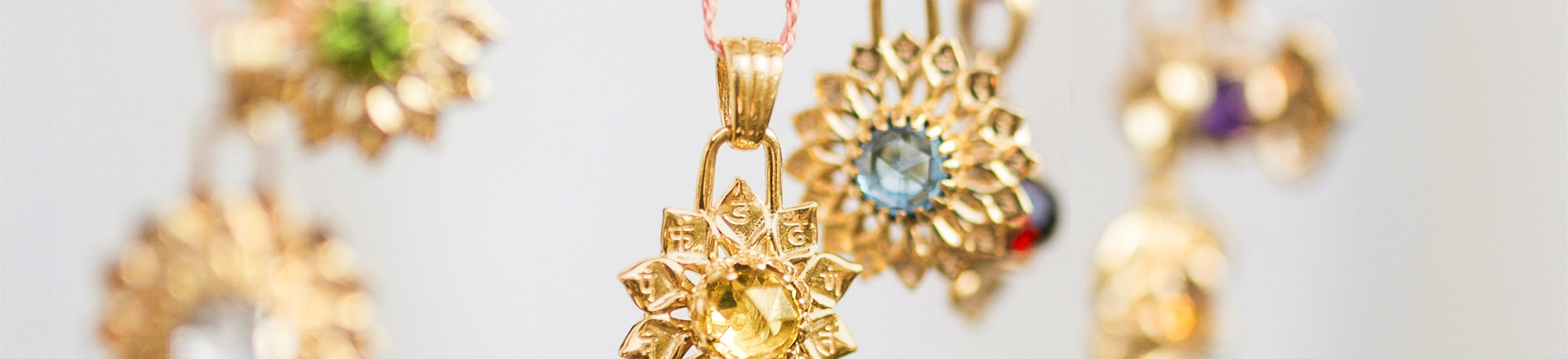 Die gesamte spirituelle Chakra Schmuck Kollektion auf einen Blick