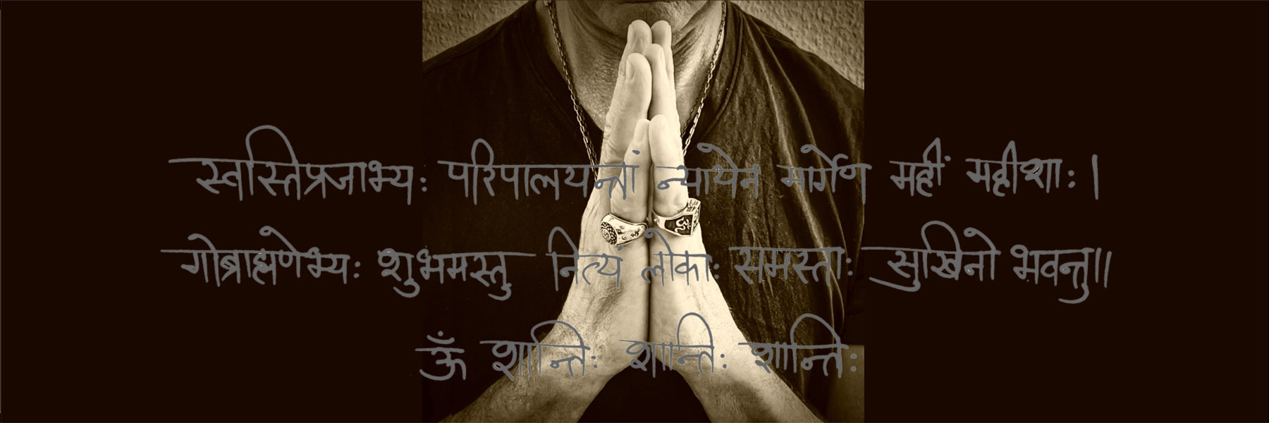 Symbol Ringe in Sanskritschrift für Männer und Frauen - Hochwertiger Symbol Schmuck Kollektion aus Sterling Silber, vergoldet -  Mantra rings for men and women with Sanskrit characters, yoga jewellery made from gold-plated sterling silver