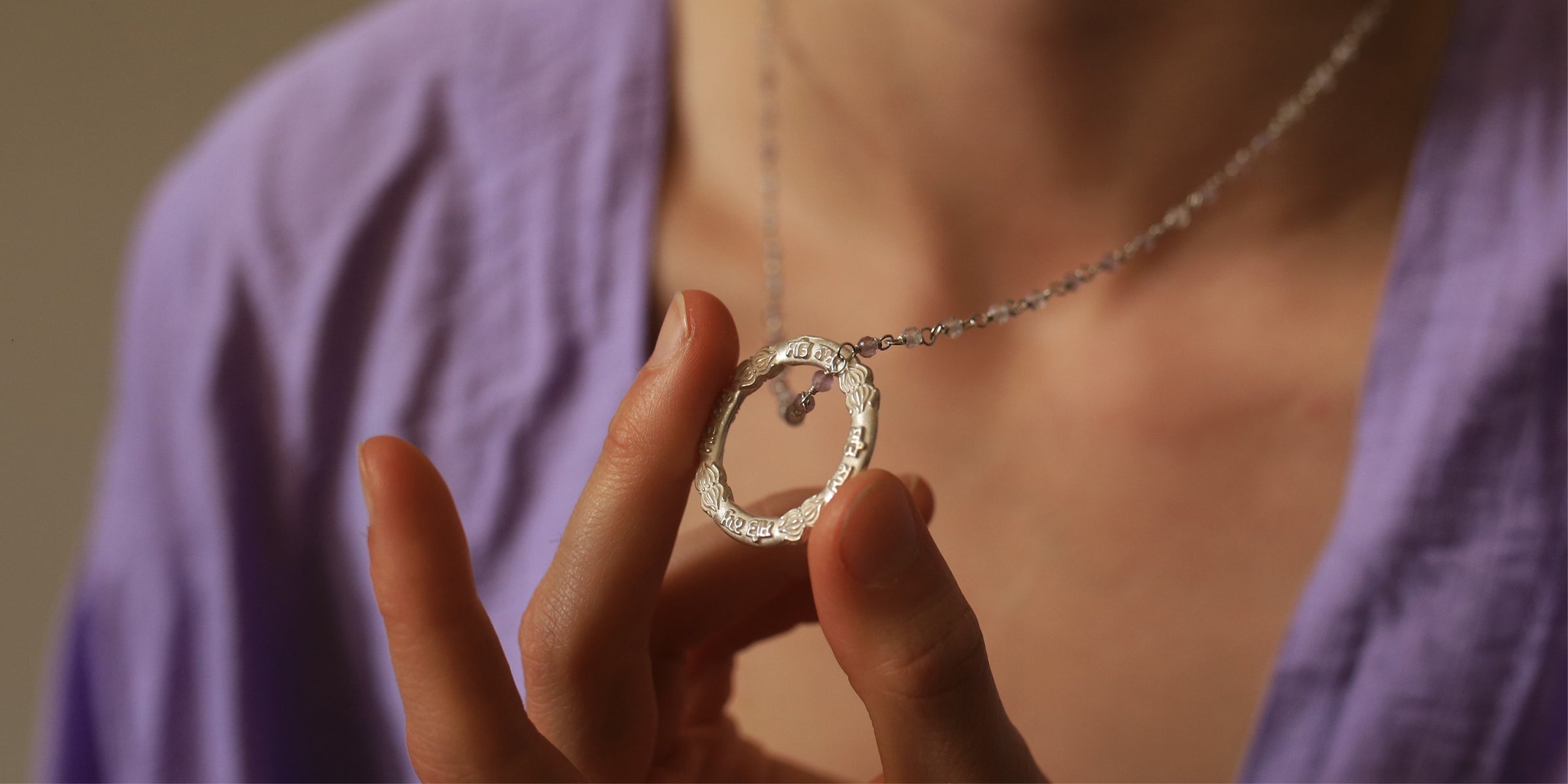 Rasayana, Therapeutin in Berlin, präsentiert eine Neuheit bei ETERNAL BLISS: Den Sat-Nam-Mantra-Anhänger. Die Wahrheit in Dir.