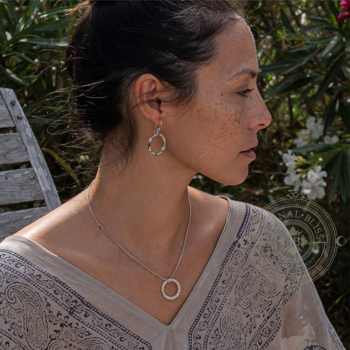 Yoga teacher Steffi combines a silver Mangala Mantra necklace with Lokah Samastah Mantra earrings from the spiritual jewelry collection Mangala Mantra Jewelry