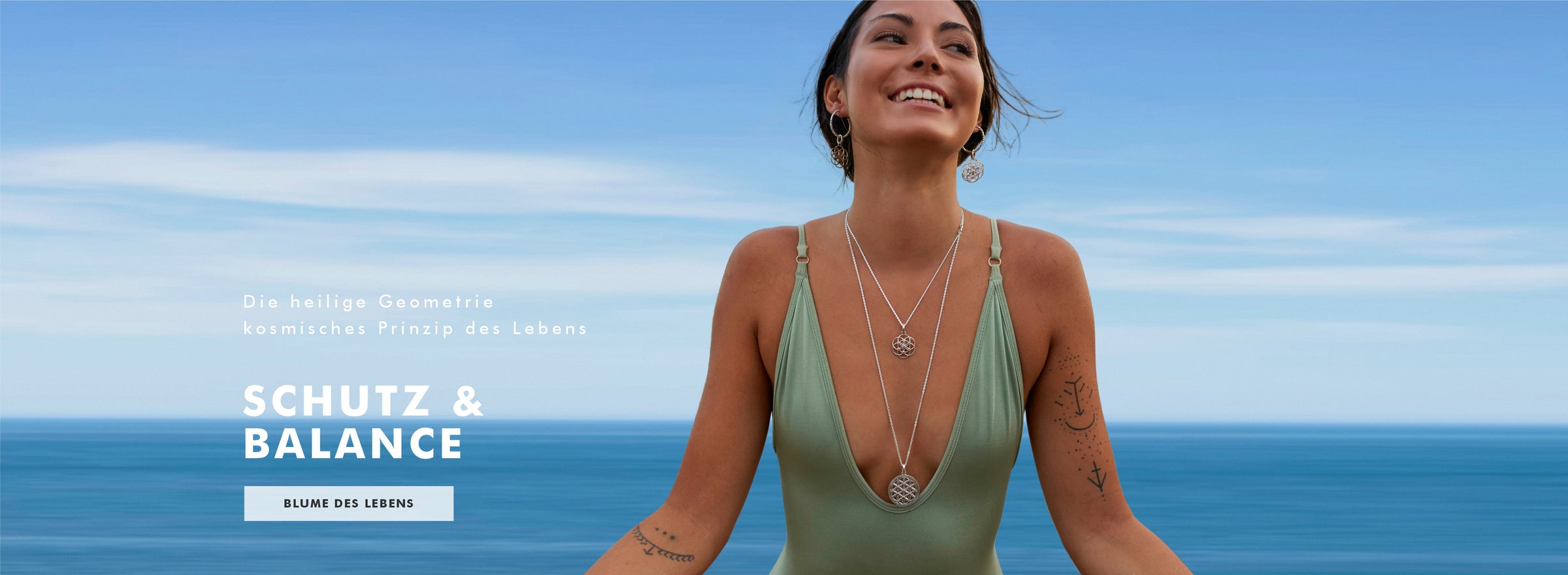 Spiritueller Schmuck: Gianna Winter, Yoga Lehrerin in Bangkok, trägt die Halskette "Essenz des Seins" aus der Shiva Mantra Kollektion