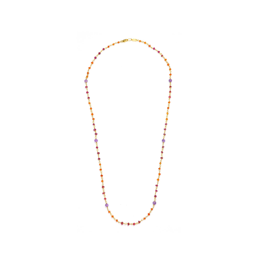 Gesamtansicht der Edelstein-Halskette "Prana" in 60cm Länge aus hochwertig vergoldetem Sterling Silber mit Rubinen, Karneolen, Amethyst und Sandelholz von Eternal Bliss