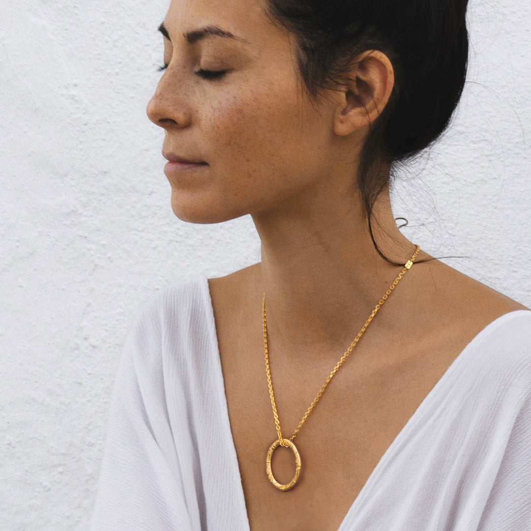 Aham Prema Mantra Anhänger vergoldet