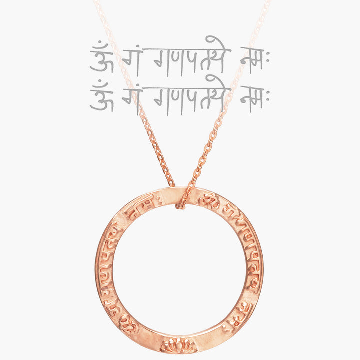 Ringförmiger Ganesha Mantra Anhänger  aus rosé vergoldetem Sterling Silber von ETERNAL BLISS aus der spirituellen Yoga Schmuckkollektion