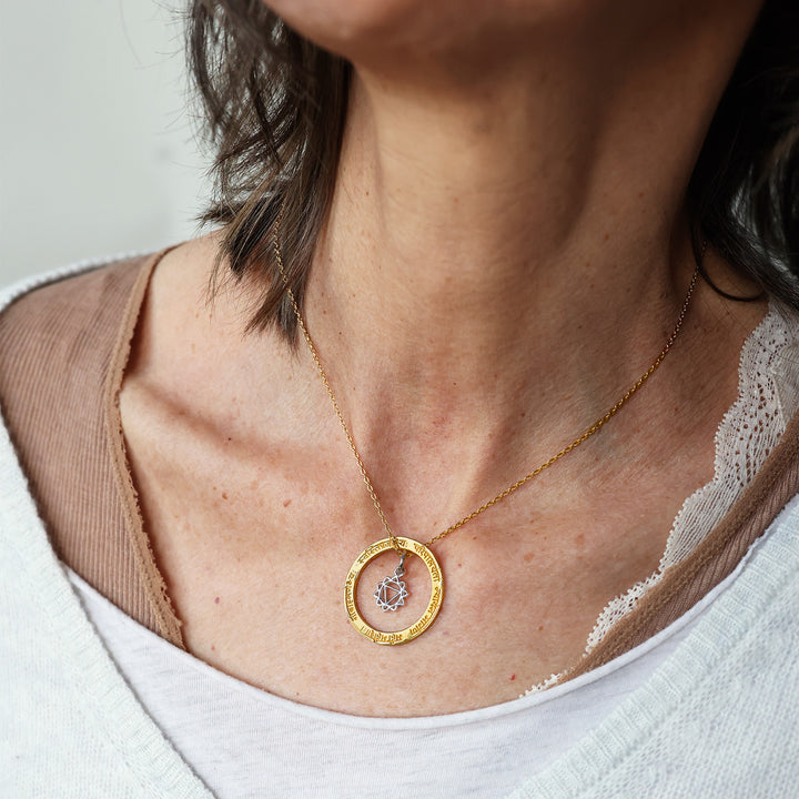 Solarplexus Chakra Schmuck als Symbol für Stärke und Harmonie