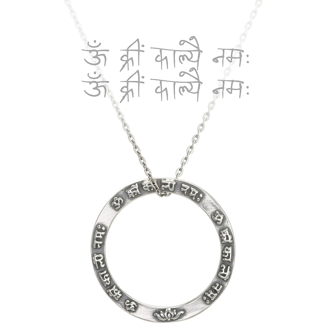 Kali Mantra Anhänger aus fein patiniertem Sterling Silber von Eternal Bliss