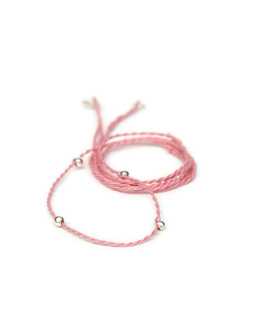 Halsband altrosa aus Baumwolle mit silbernen Perlen von ETERNAL BLISS