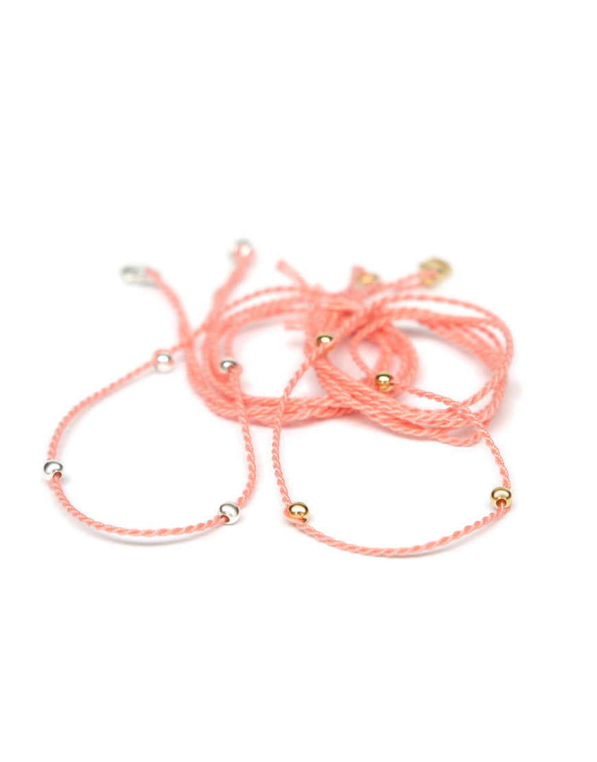 Halsband flamingo aus Baumwolle mit kontrastierenden Perlen von ETERNAL BLISS