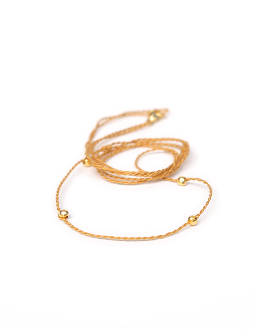 Halsband honig aus Baumwolle mit goldenen Perlen von ETERNAL BLISS