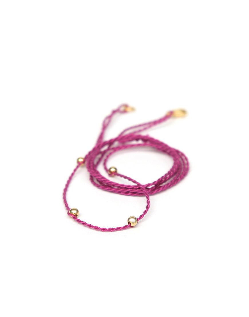 Halsband lila aus Baumwolle mit goldenen Perlen von ETERNAL BLISS