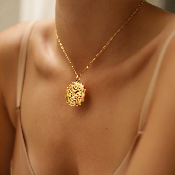 Mystischer Sri Yantra Anhänger vergoldet