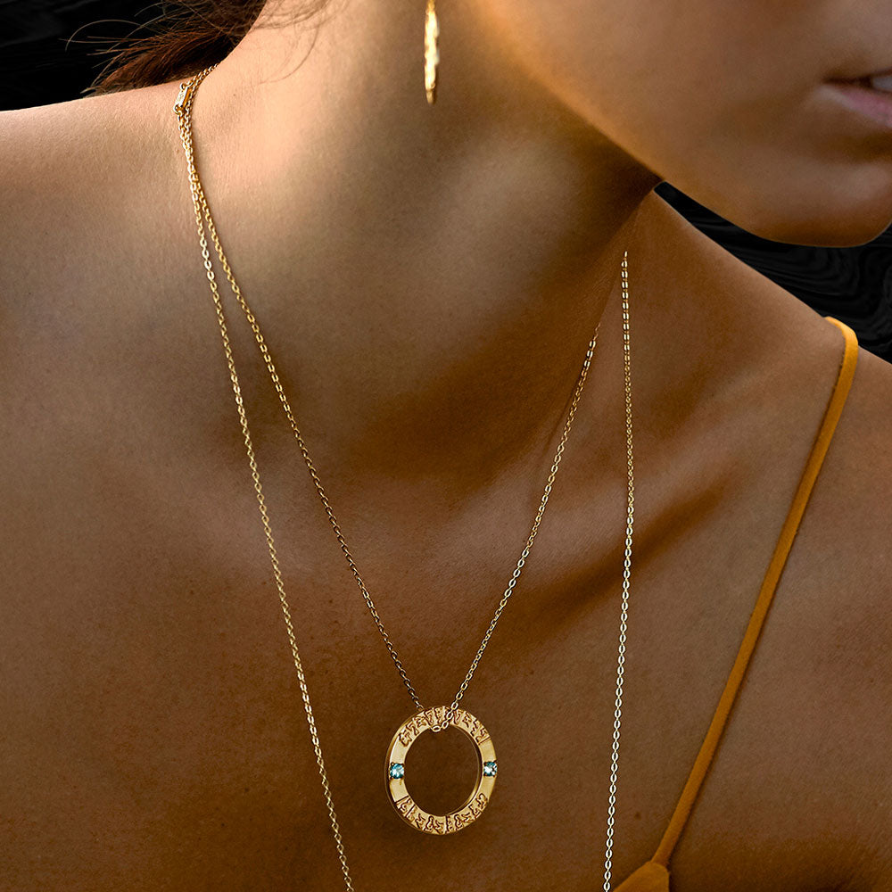 Steffi kombiniert zu ihrem Samen-des-Lebens-Ohr-Anhänger vergoldet einen Tara Mantra Anhänger mit Aquamarinen von ETERNAL BLISS - Spiritueller Schmuck