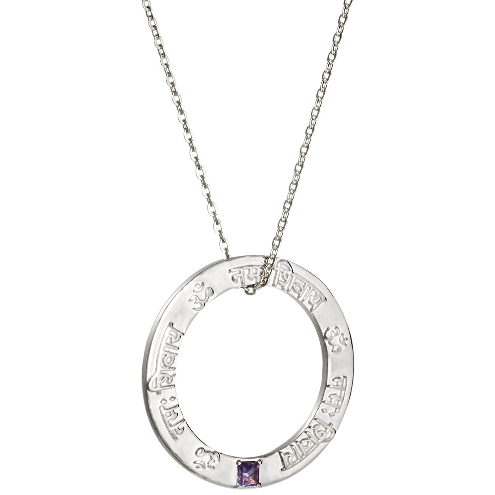 Shiva Mantra Anhänger aus Sterling Silber mit dunkelblauem Iolith von ETERNAL BLISS aus der Spirituellen Yoga Schmuckkollektion - Mantra Schöpfung und Neubeginn