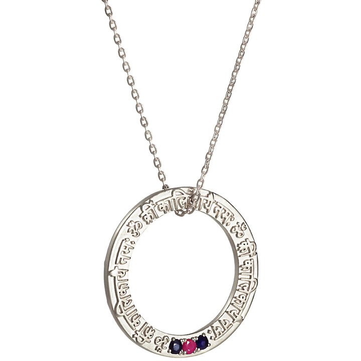 Kali Mantra Anhänger aus Sterling Silber mit Rubin und Saphir Edelsteinen von ETERNAL BLISS aus der Spirituellen Yoga Schmuckkollektion